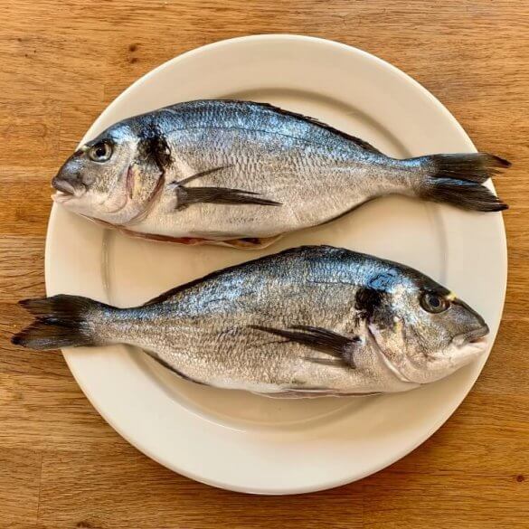 Gemarineerde tomatensalade met buffelmozzarella, superlekker! BBQBuddiez