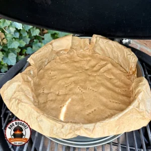 Pecan pie bodem in taartvorm op de BBQ