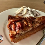 Punt pecan pie van de BBQ met een bolletje ijs